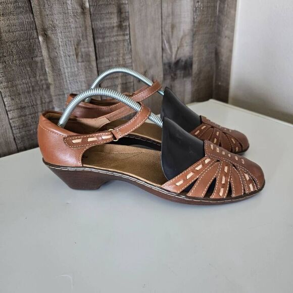 Clarks Sandals Womens 9.5 Brown Leather Slingback Ankle Strap - Picture 1 of 7